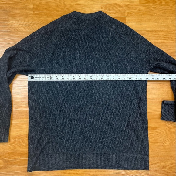 Lululemon sweater like new - Picture 3 of 4